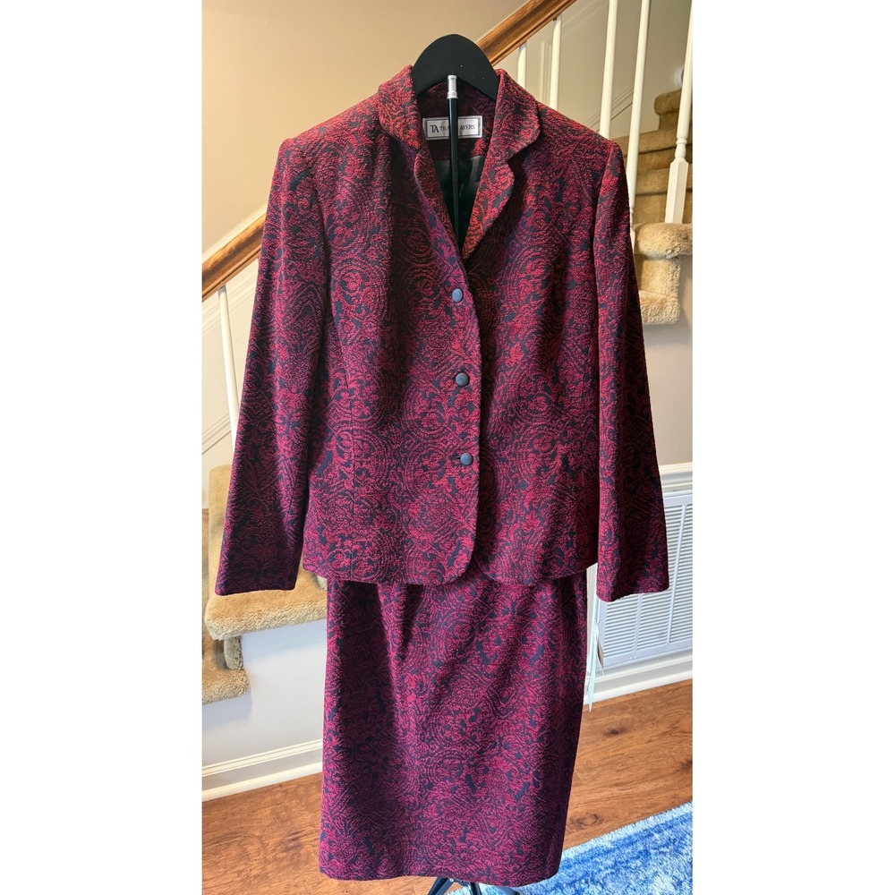 Travis Ayers Womens Skirt Suit Set Red Black Damask Paisley Jacquard Size 10 NWT